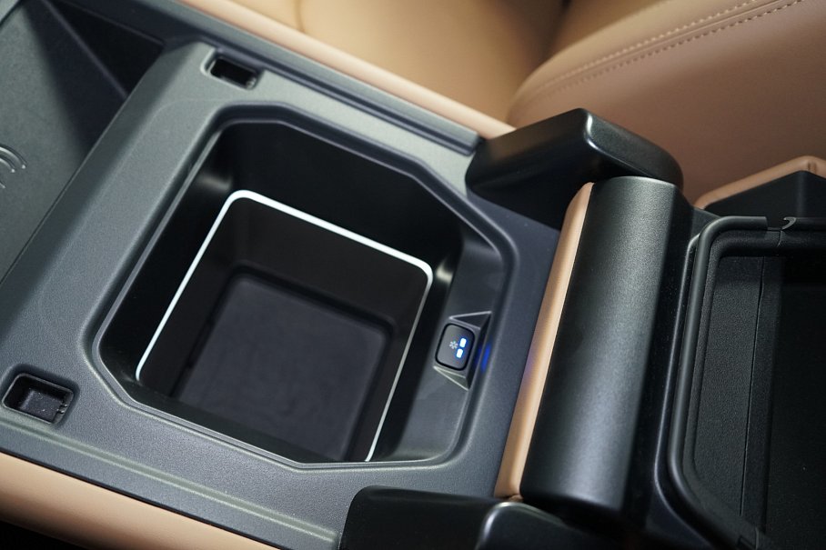 Land Rover Defender D300 110 X-Dynamic HSE