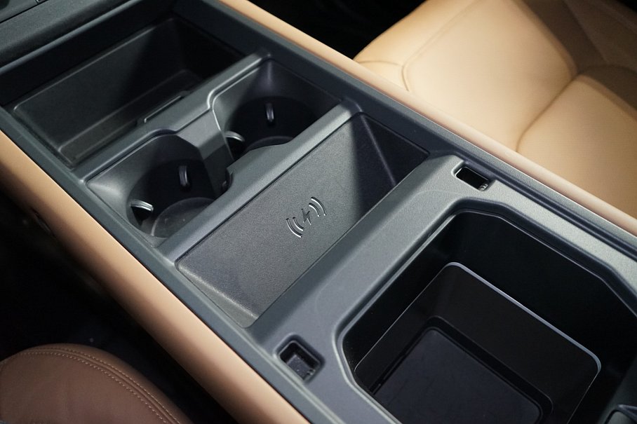 Land Rover Defender D300 110 X-Dynamic HSE