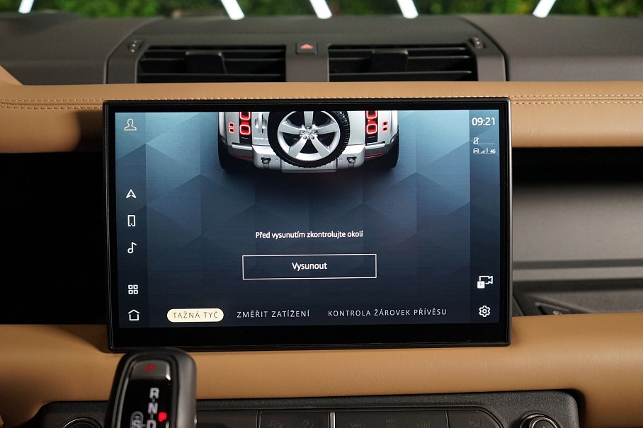 Land Rover Defender D300 110 X-Dynamic HSE