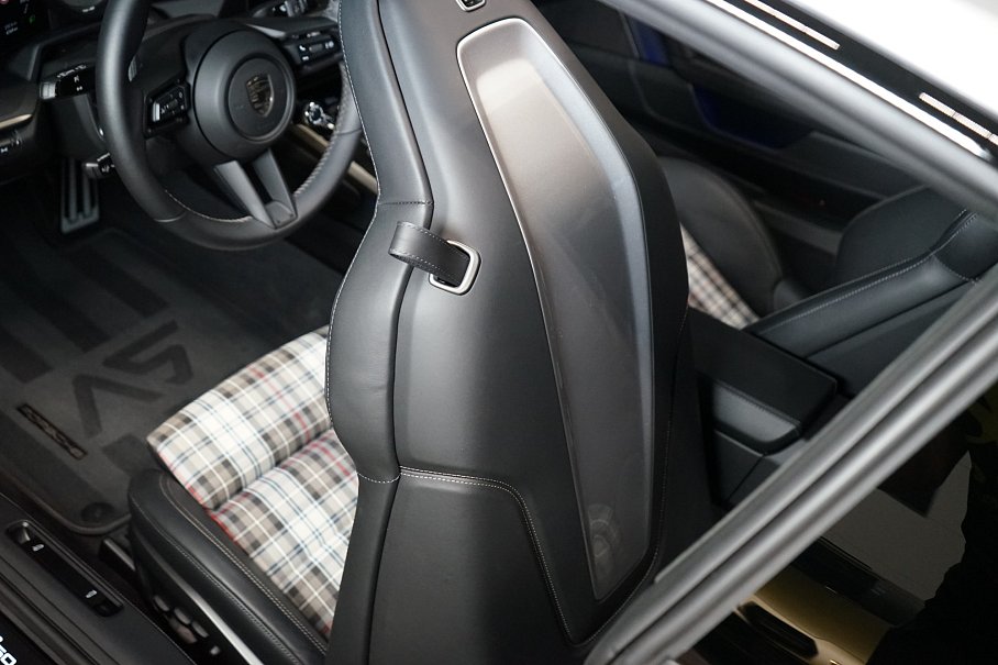 Porsche 911 Turbo 50 Years Limited Edition 0539/1974