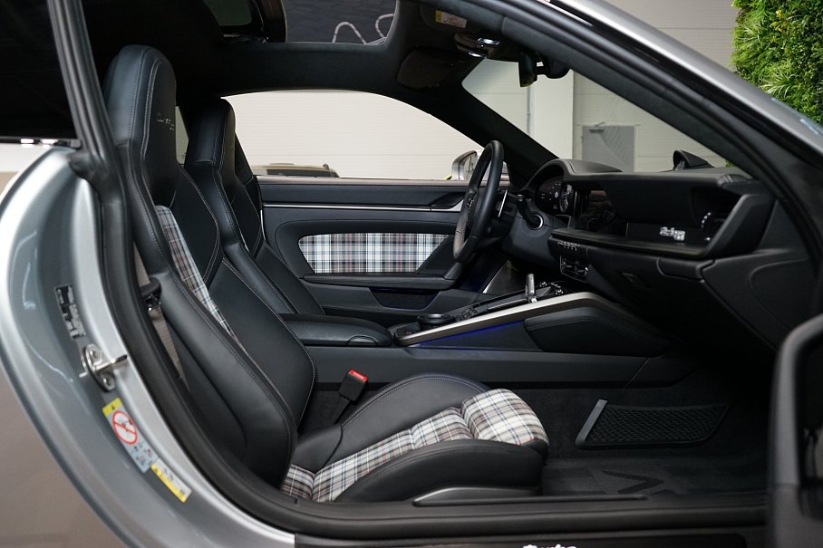 Porsche 911 Turbo 50 Years Limited Edition 0539/1974