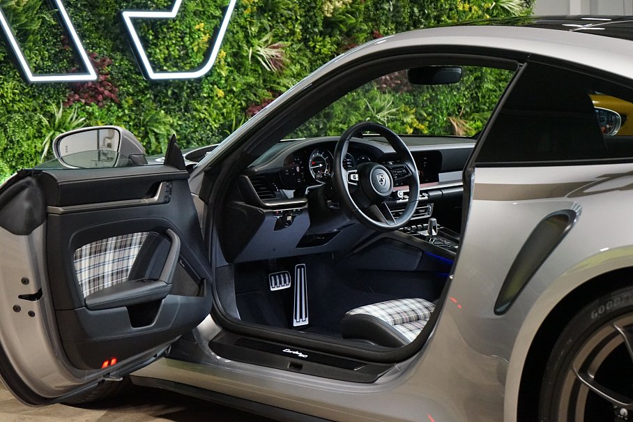 Porsche 911 Turbo 50 Years Limited Edition 0539/1974