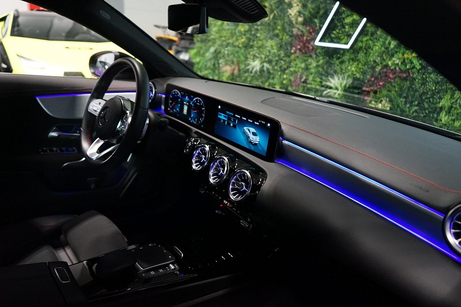 Mercedes-Benz CLA 180