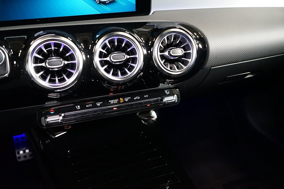 Mercedes-Benz CLA 180