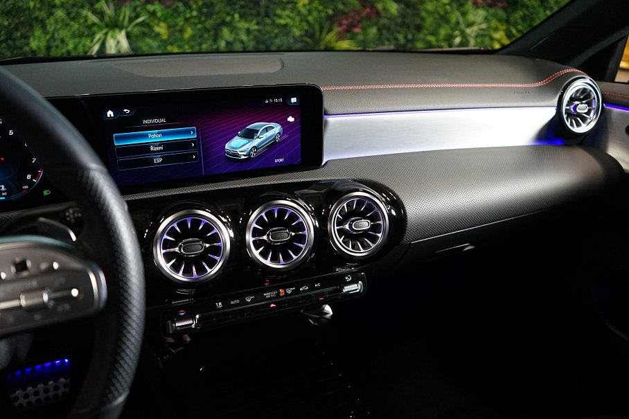 Mercedes-Benz CLA 180