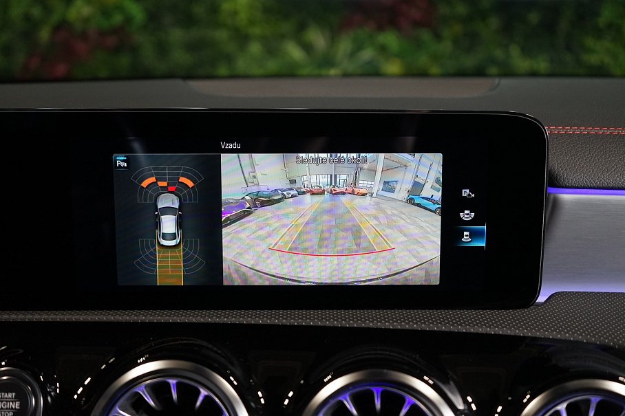 Mercedes-Benz CLA 180