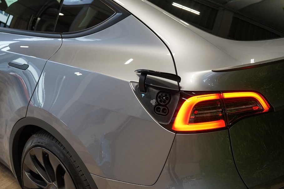 Tesla Model Y Dual Motor Performance