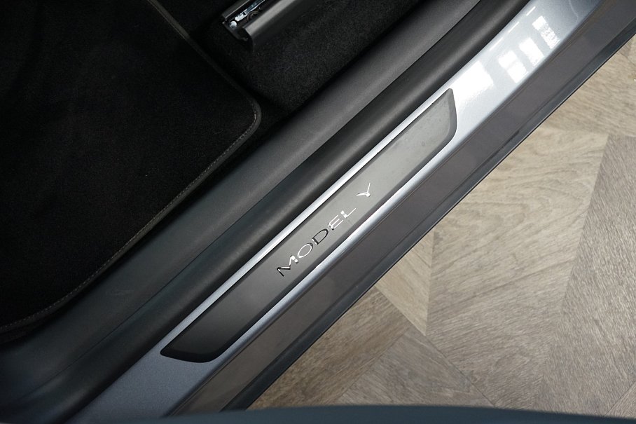 Tesla Model Y Dual Motor Performance