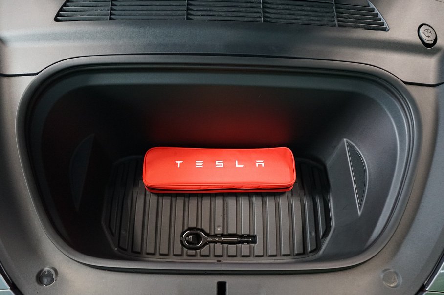 Tesla Model Y Dual Motor Performance