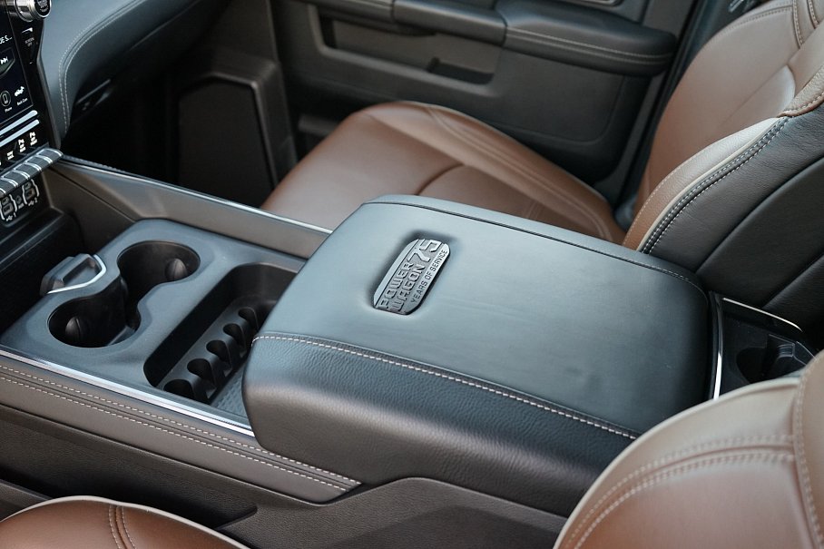 Dodge RAM 2500 Heavy Duty 6.4L HEMI