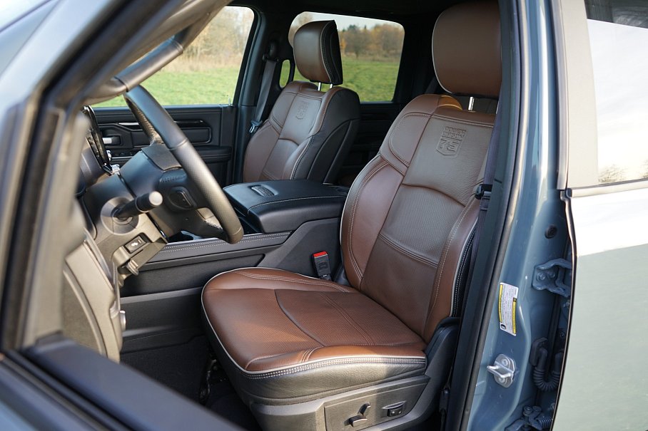 Dodge RAM 2500 Heavy Duty 6.4L HEMI