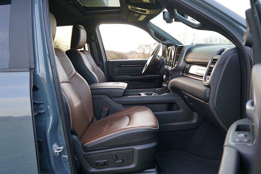 Dodge RAM 2500 Heavy Duty 6.4L HEMI