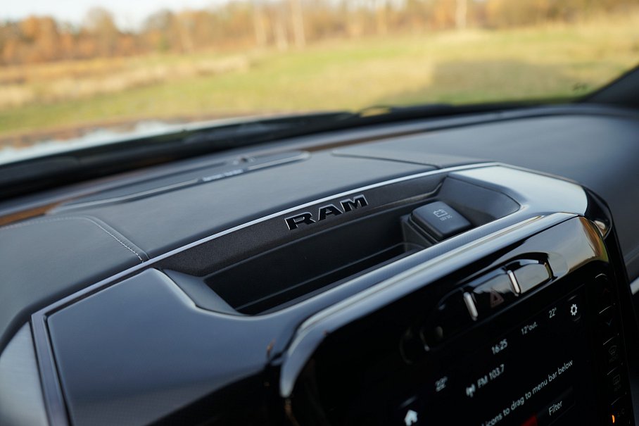 Dodge RAM 2500 Heavy Duty 6.4L HEMI