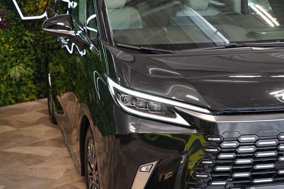 Lexus LM 350h  Luxury