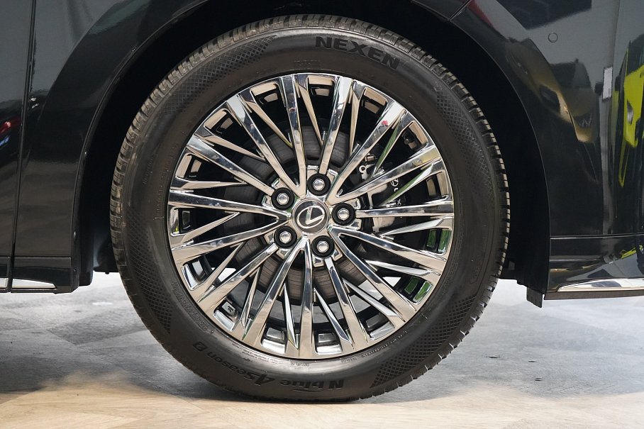 Lexus LM 350h  Luxury