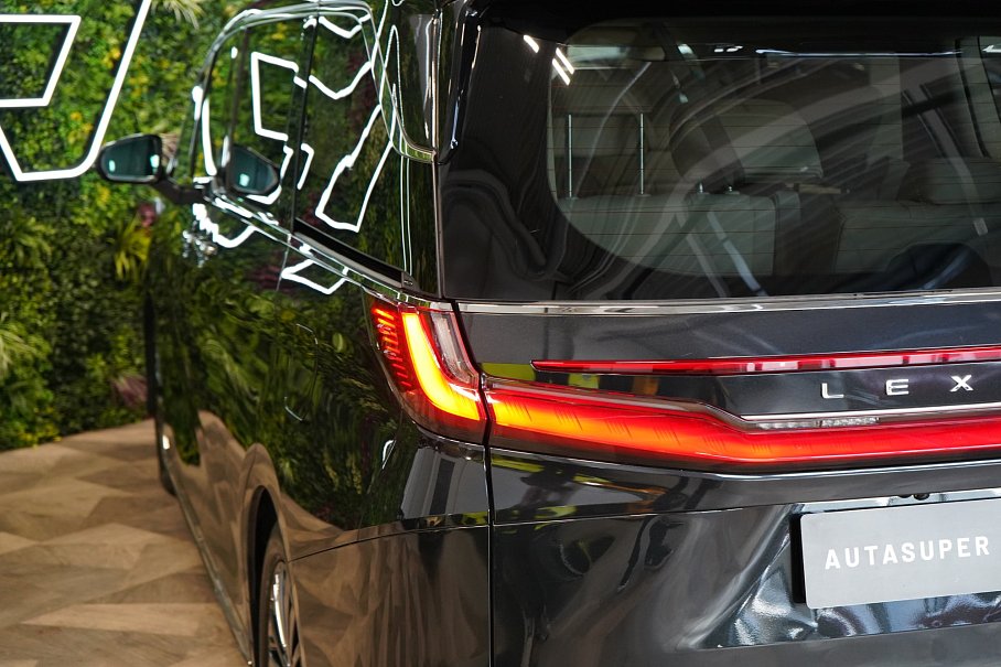 Lexus LM 350h  Luxury