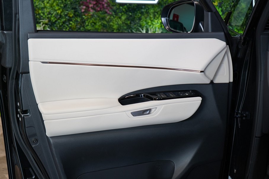 Lexus LM 350h  Luxury