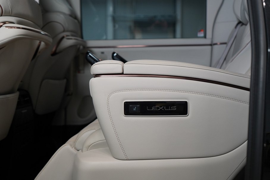 Lexus LM 350h  Luxury