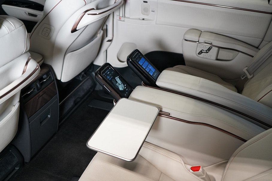 Lexus LM 350h  Luxury