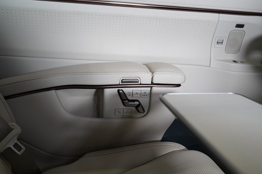 Lexus LM 350h  Luxury