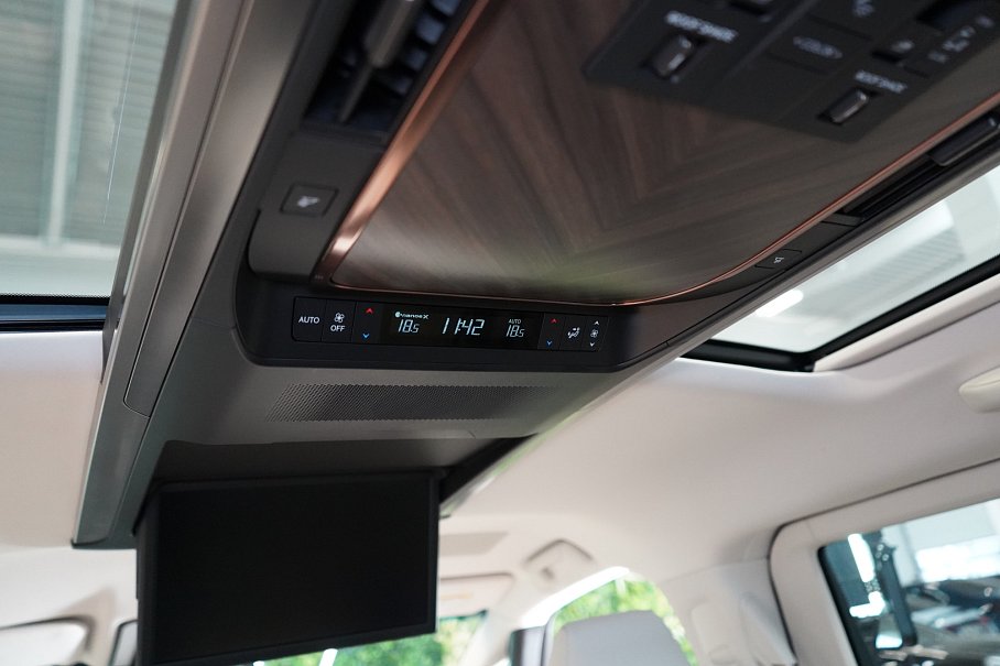 Lexus LM 350h  Luxury