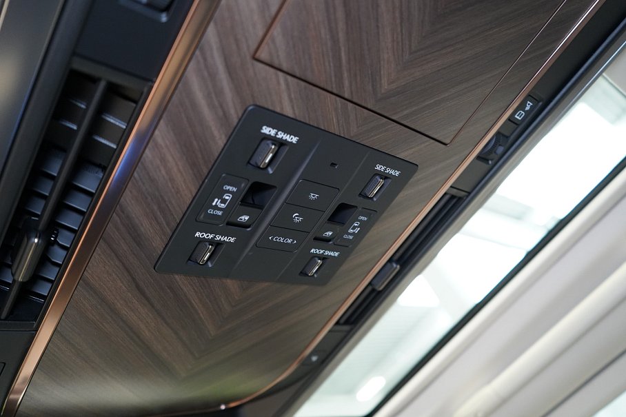 Lexus LM 350h  Luxury