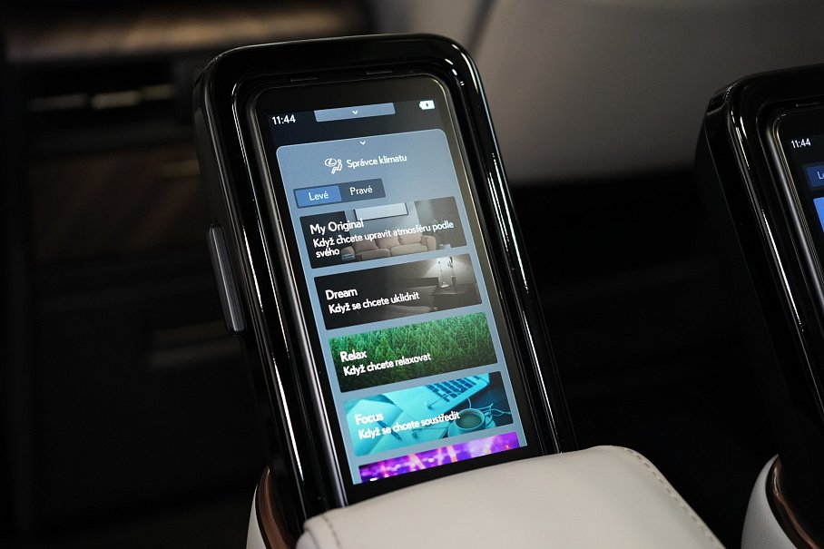 Lexus LM 350h  Luxury