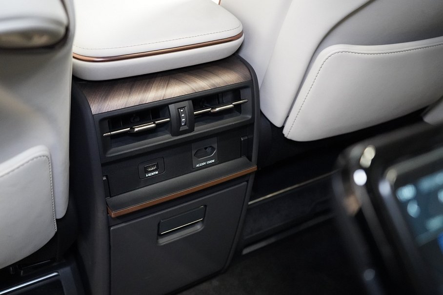 Lexus LM 350h  Luxury