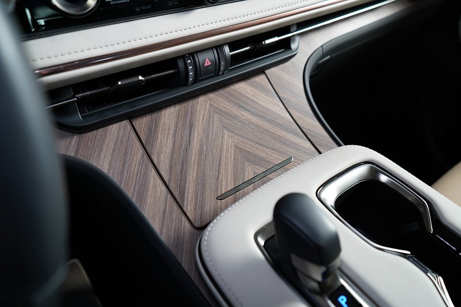 Lexus LM 350h  Luxury