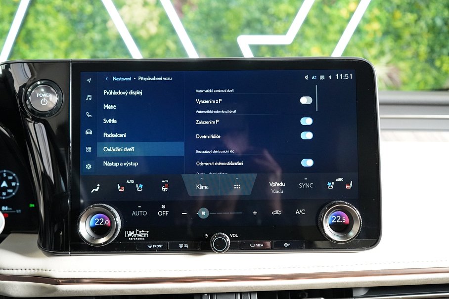 Lexus LM 350h  Luxury