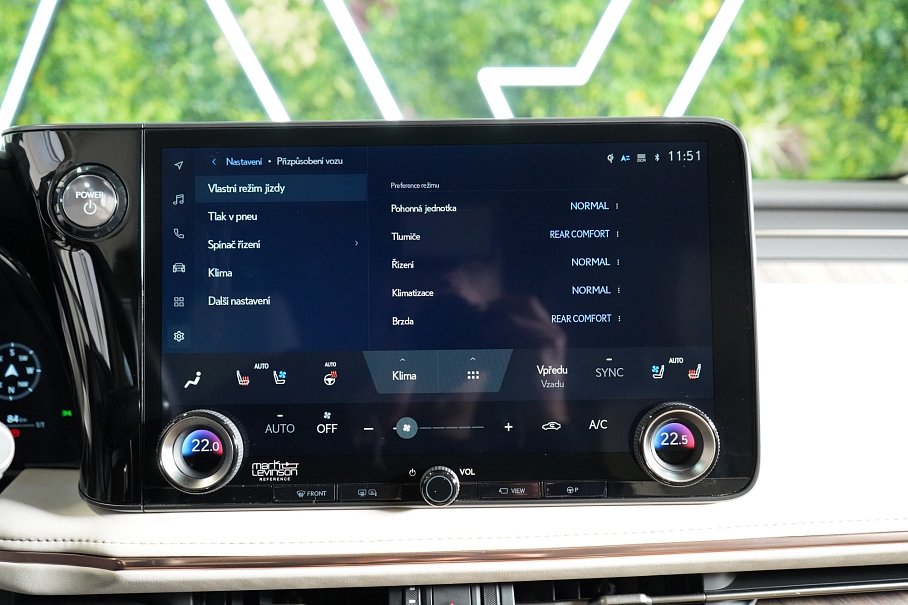 Lexus LM 350h  Luxury