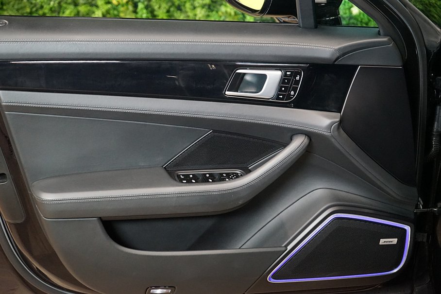 Porsche Panamera 4 E-Hybrid