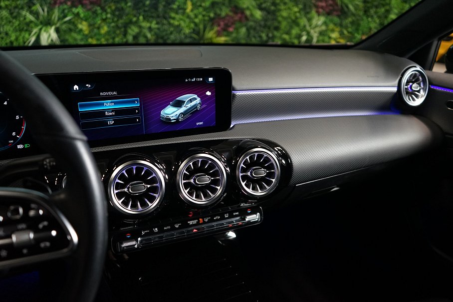 Mercedes-Benz Třída A 180d