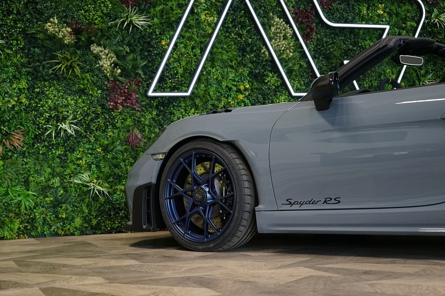 Porsche 718 Spyder RS Weissach