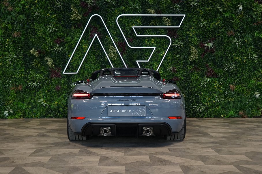 Porsche 718 Spyder RS Weissach