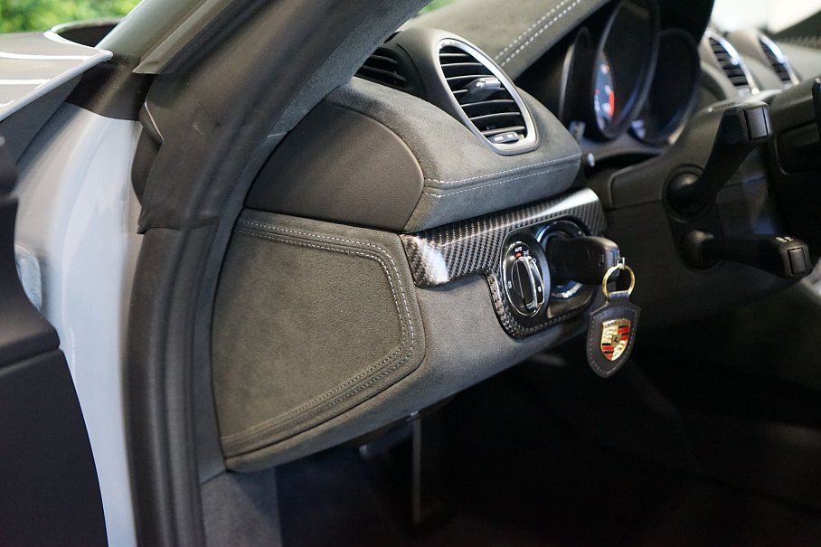 Porsche 718 Spyder RS Weissach