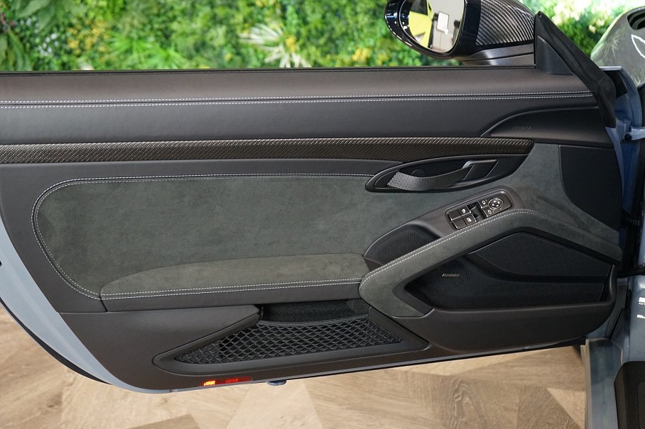 Porsche 718 Spyder RS Weissach