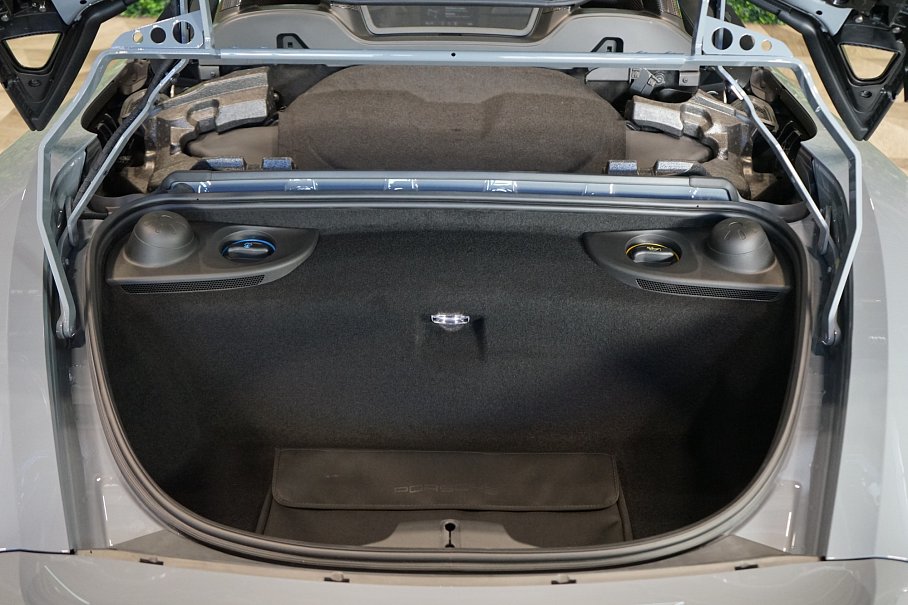 Porsche 718 Spyder RS Weissach