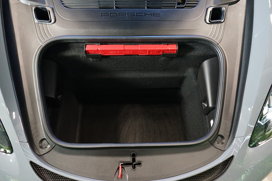 Porsche 718 Spyder RS Weissach