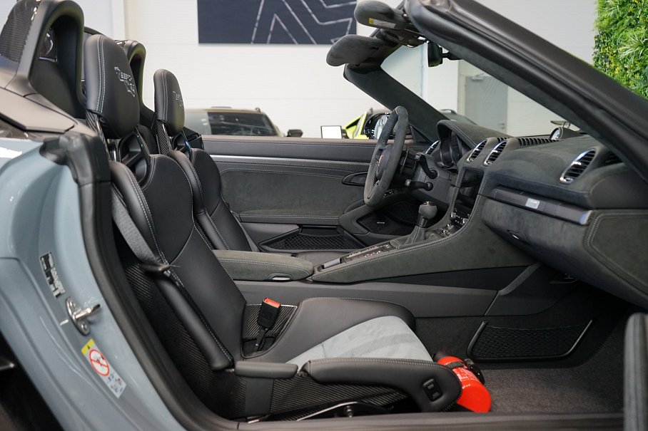 Porsche 718 Spyder RS Weissach