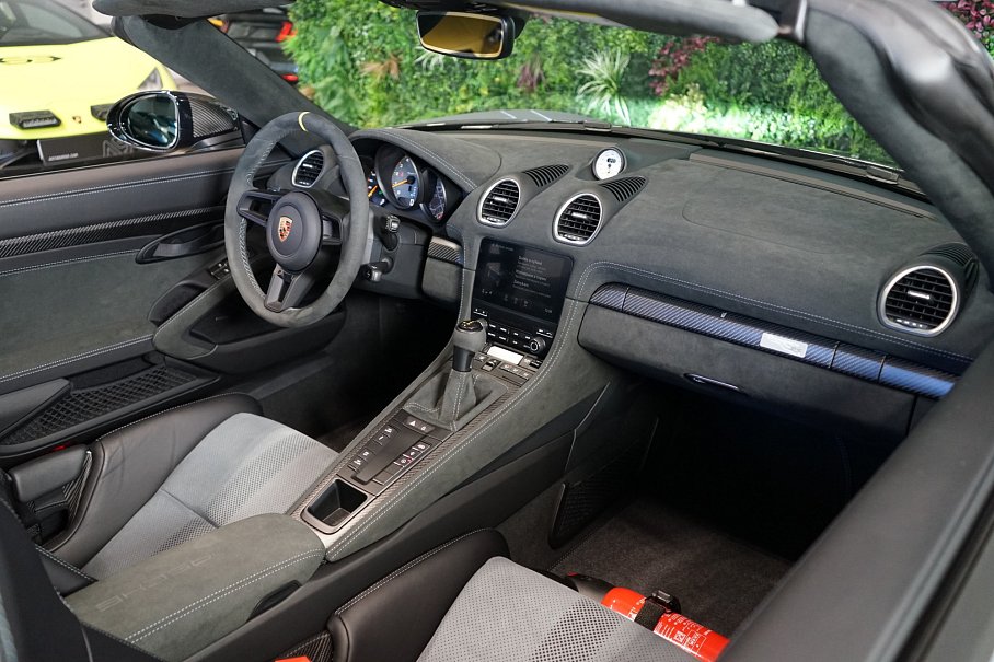 Porsche 718 Spyder RS Weissach