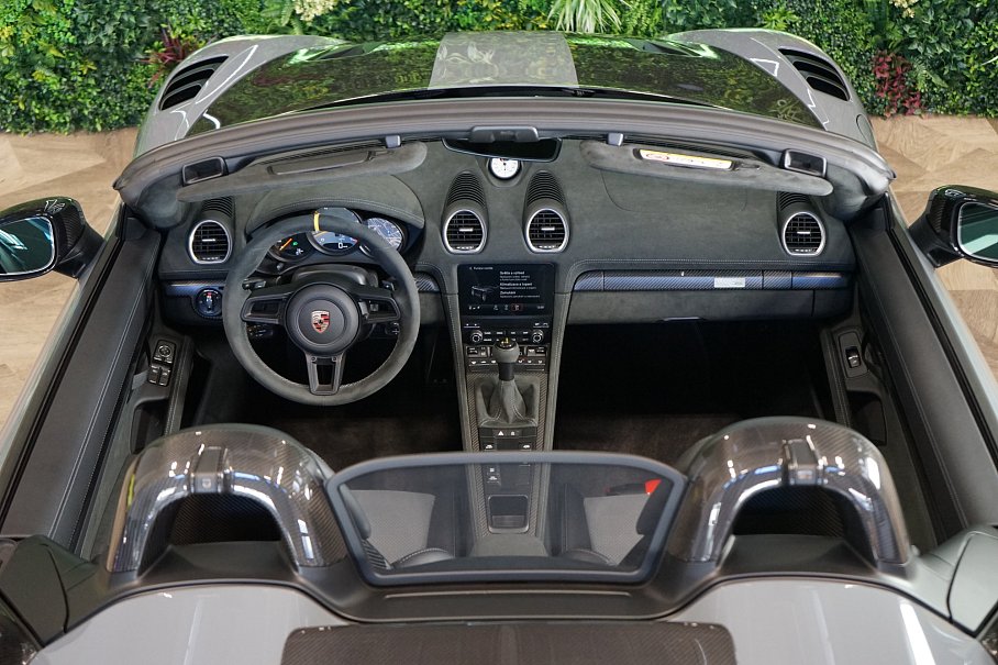 Porsche 718 Spyder RS Weissach