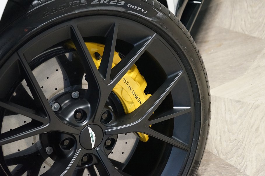 Aston Martin DBX 707