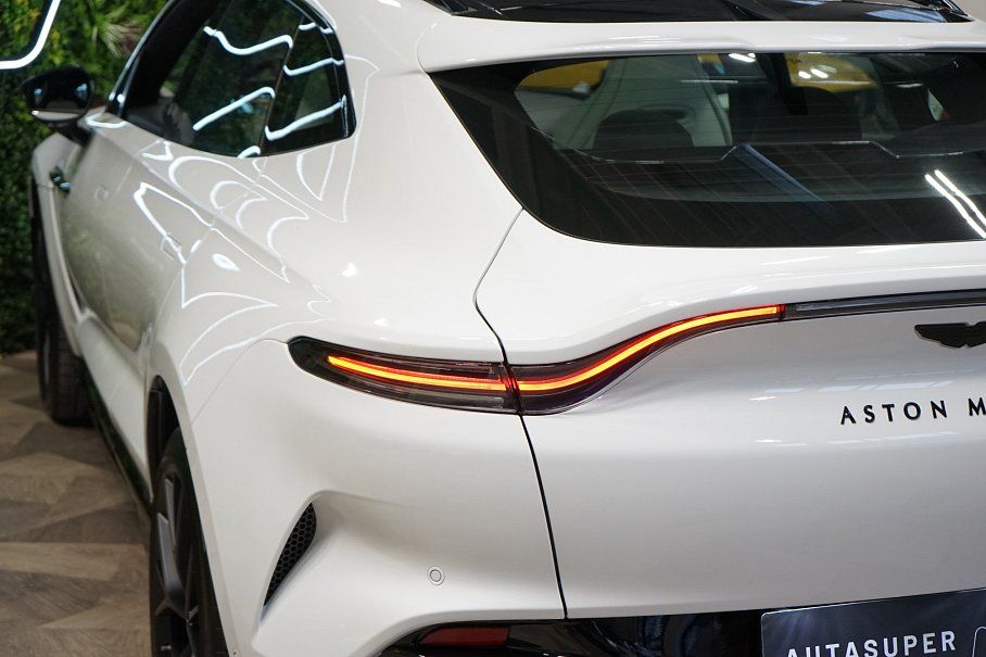 Aston Martin DBX 707