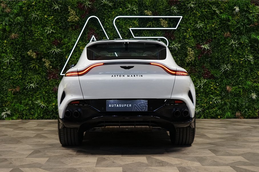 Aston Martin DBX 707