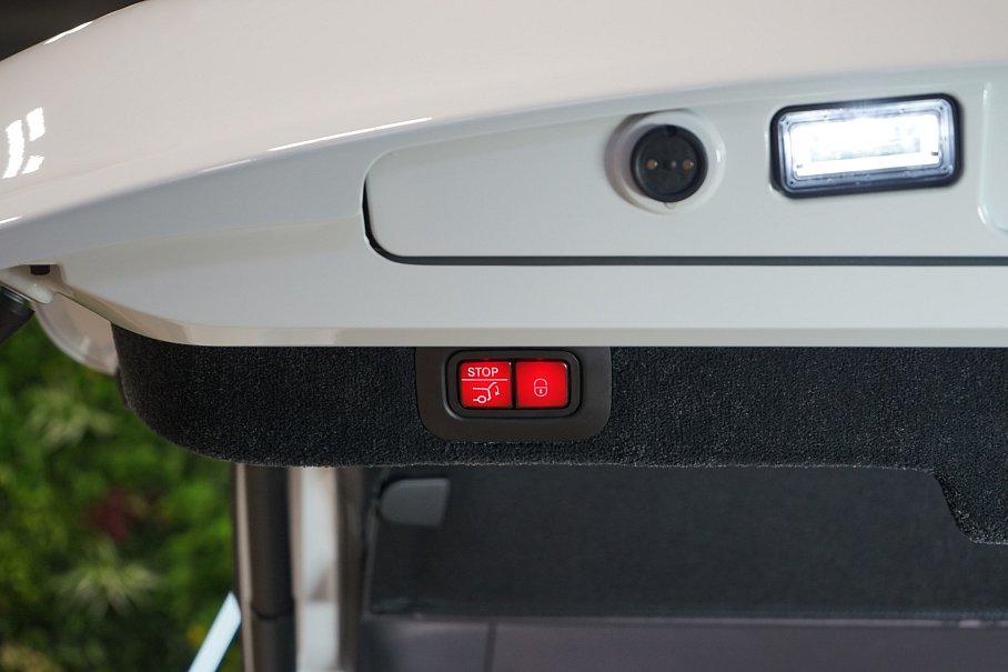 Aston Martin DBX 707