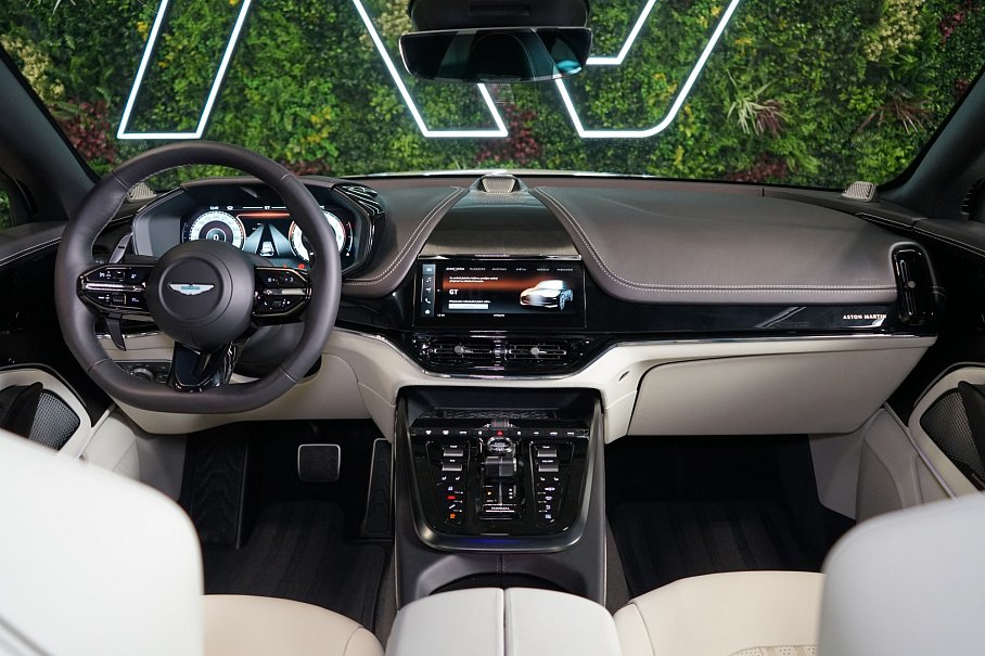 Aston Martin DBX 707