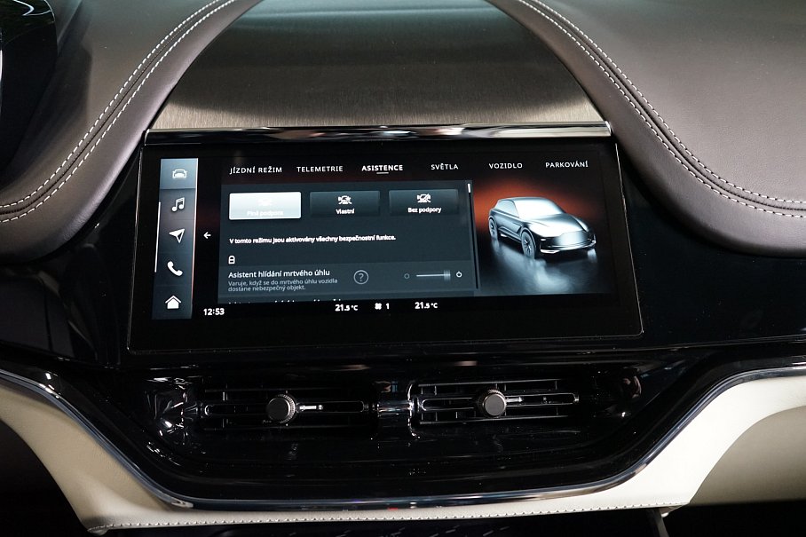 Aston Martin DBX 707