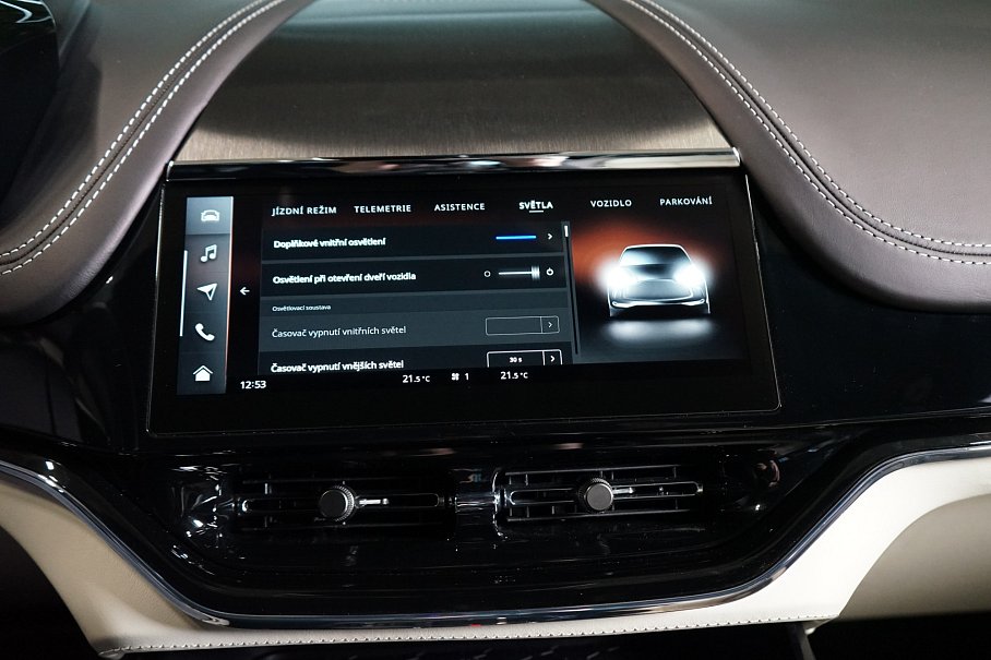 Aston Martin DBX 707