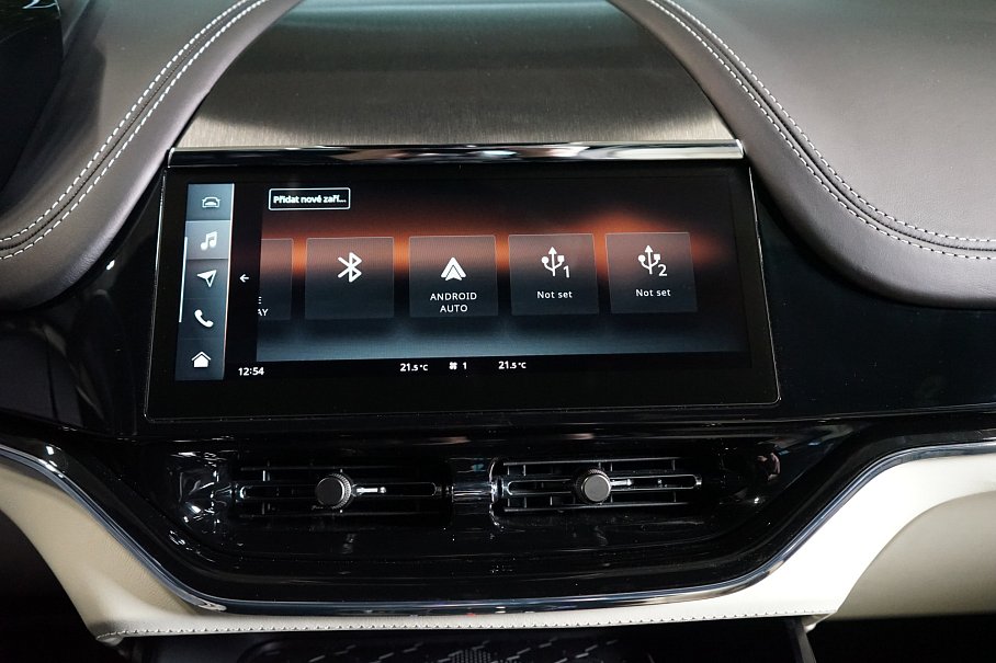 Aston Martin DBX 707